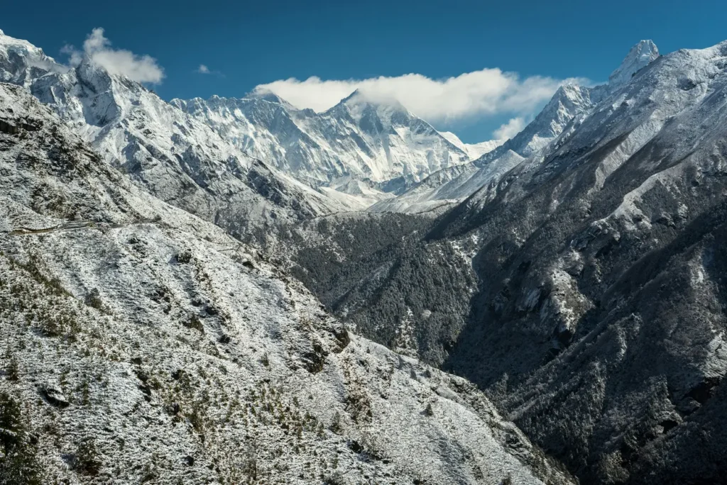 Mount everest w oddali