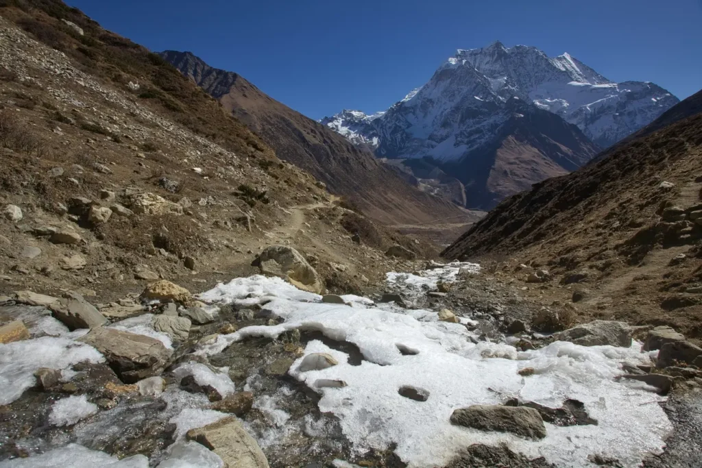 Manaslu troche śniegu