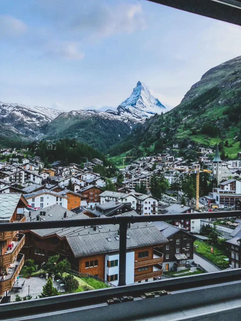 Zermatt miasteczko z widokiem na metterhorn